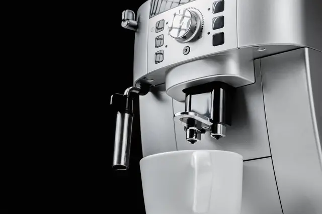 Guide complet : tout savoir pour acquérir une machine à café expresso broyeur