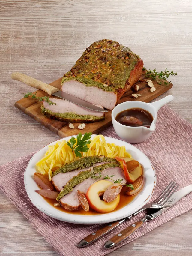 Rôti de veau en croûte d'herbes et sauce aux pommes au cidre