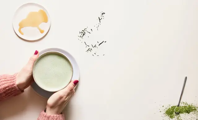 Matcha latte au lait d'amande et sirop d'agave