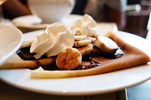Crêpes bananes chocolat chantilly