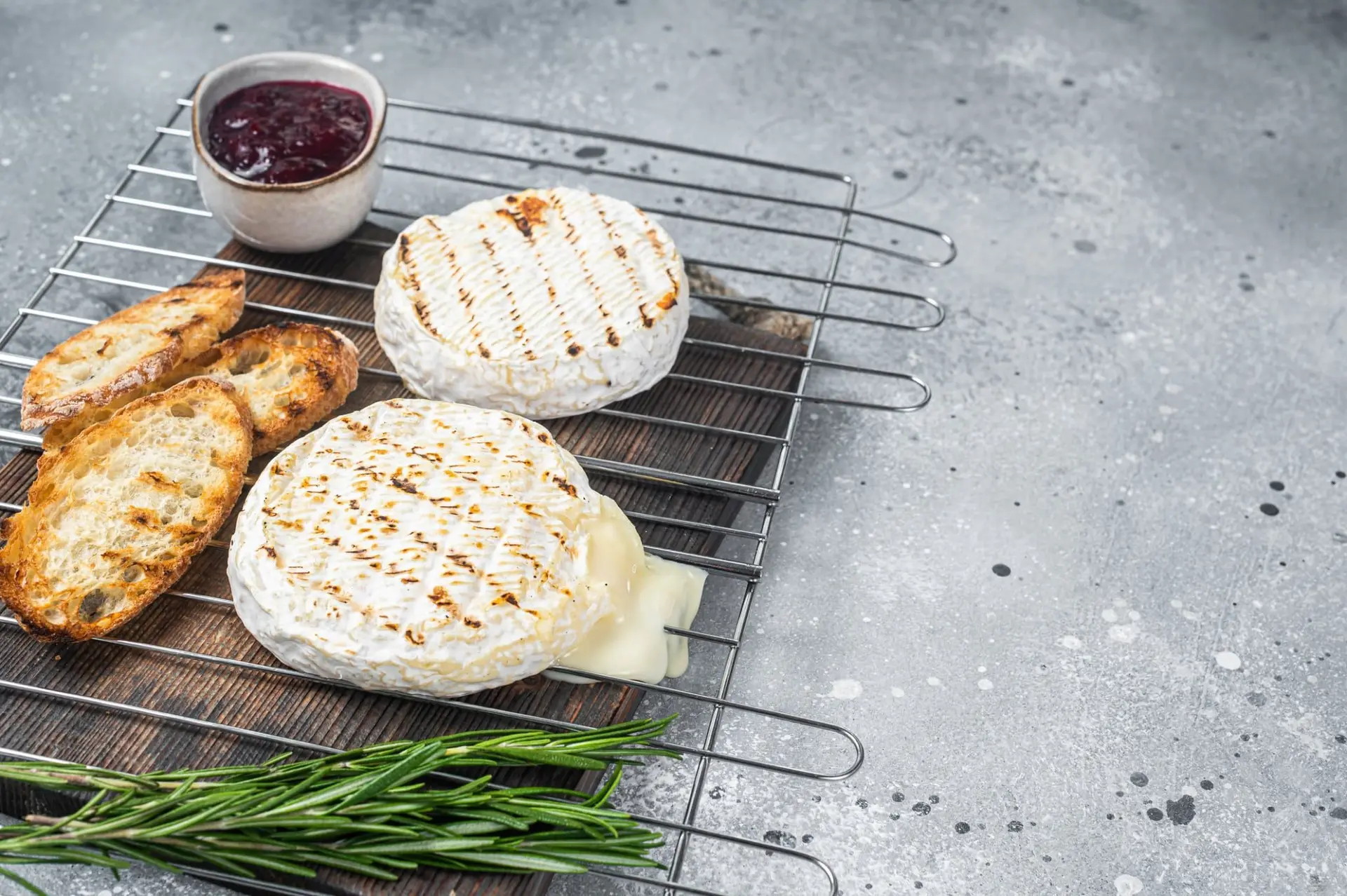 Camembert grillé au barbecue