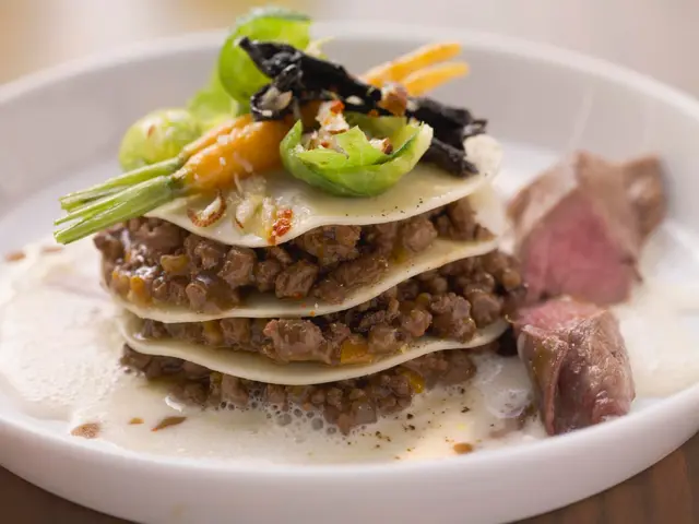 Lasagnes de chevreuil à la sauce au vin blanc et au poivre