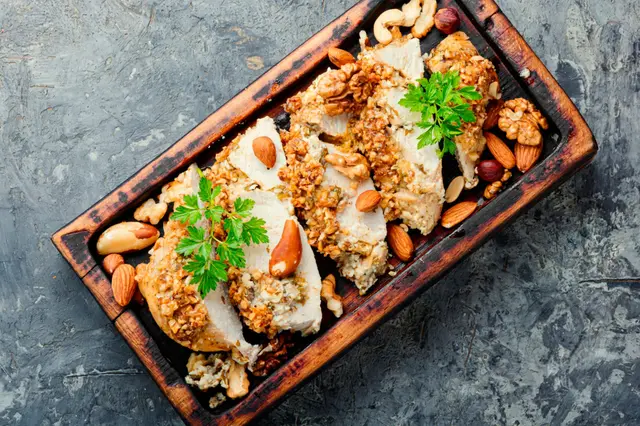 Poitrine de poulet aux éclats de noix et fruits secs