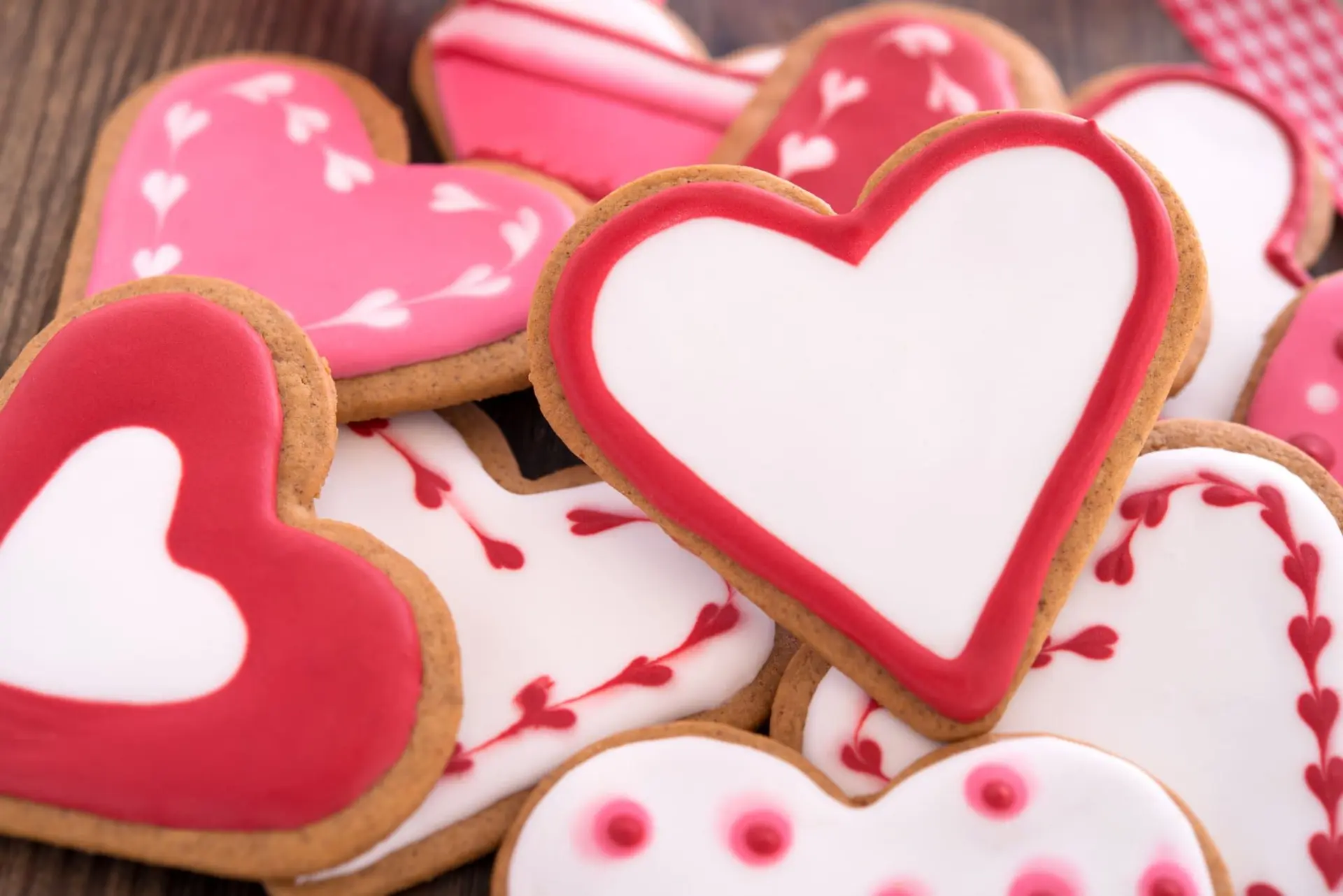 Biscuits au gingembre en forme de cœur pour la Saint Valentin