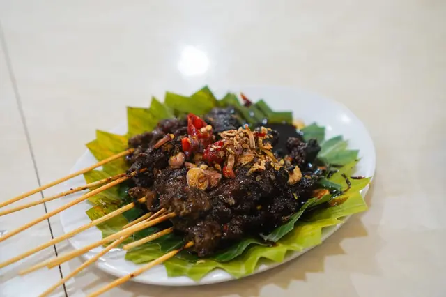 Sate maranggi plat traditionnel indonésien