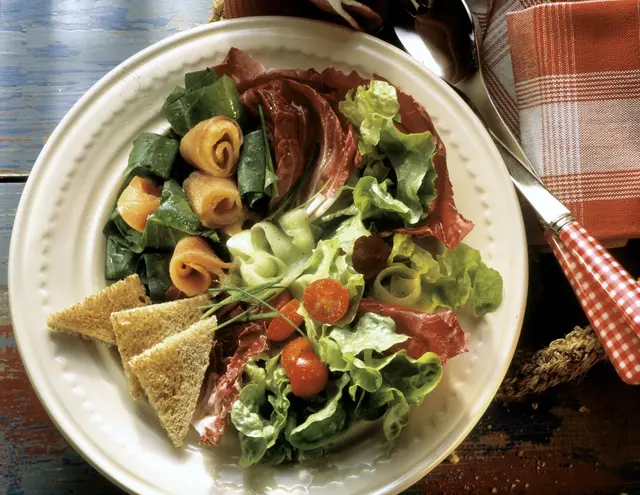 Salade à l'oseille et au saumon