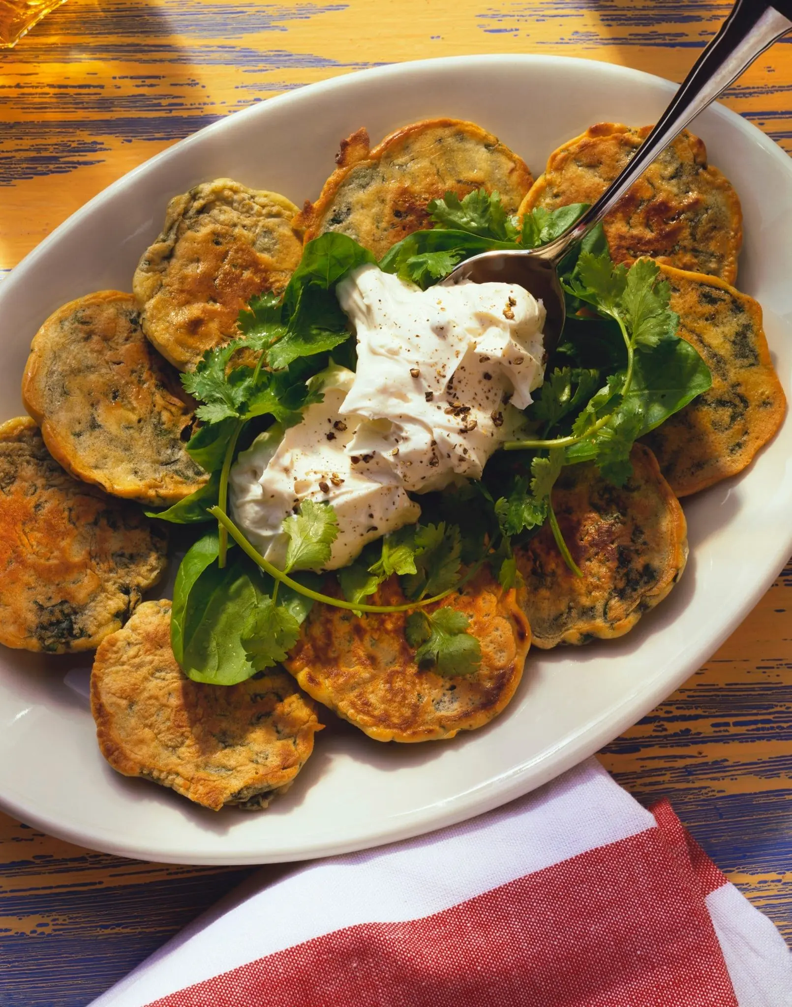 Pain plat aux épinards et aux fines herbes