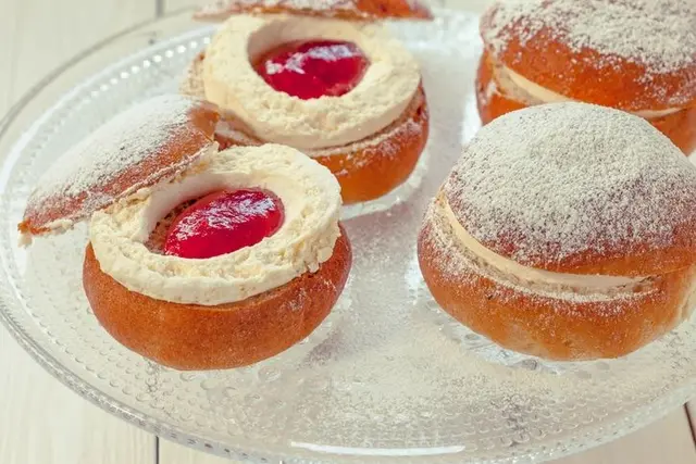 Petit pain au lait confiture