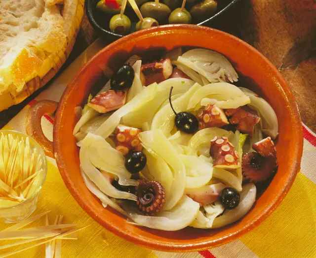 Salade de poulpe au fenouil et aux olives