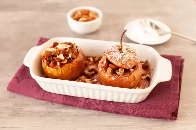 Pommes au four farcies aux fruits secs, amandes et miel