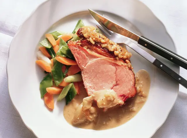 Rôti de porc en croûte aigre-douce et légumes