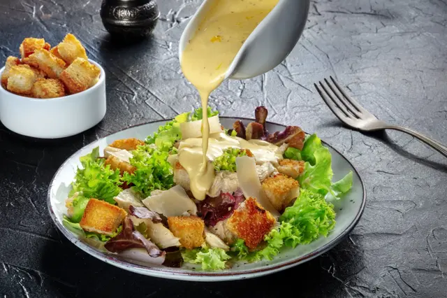 Recette césar au poulet et à la vinaigrette