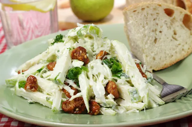 Salade de chou, de poire au vinaigre de cidre