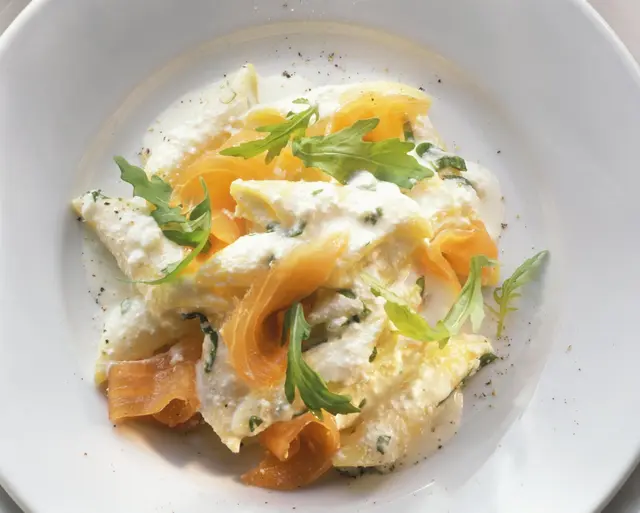 Penne à la ricotta, roquette et saumon fumé