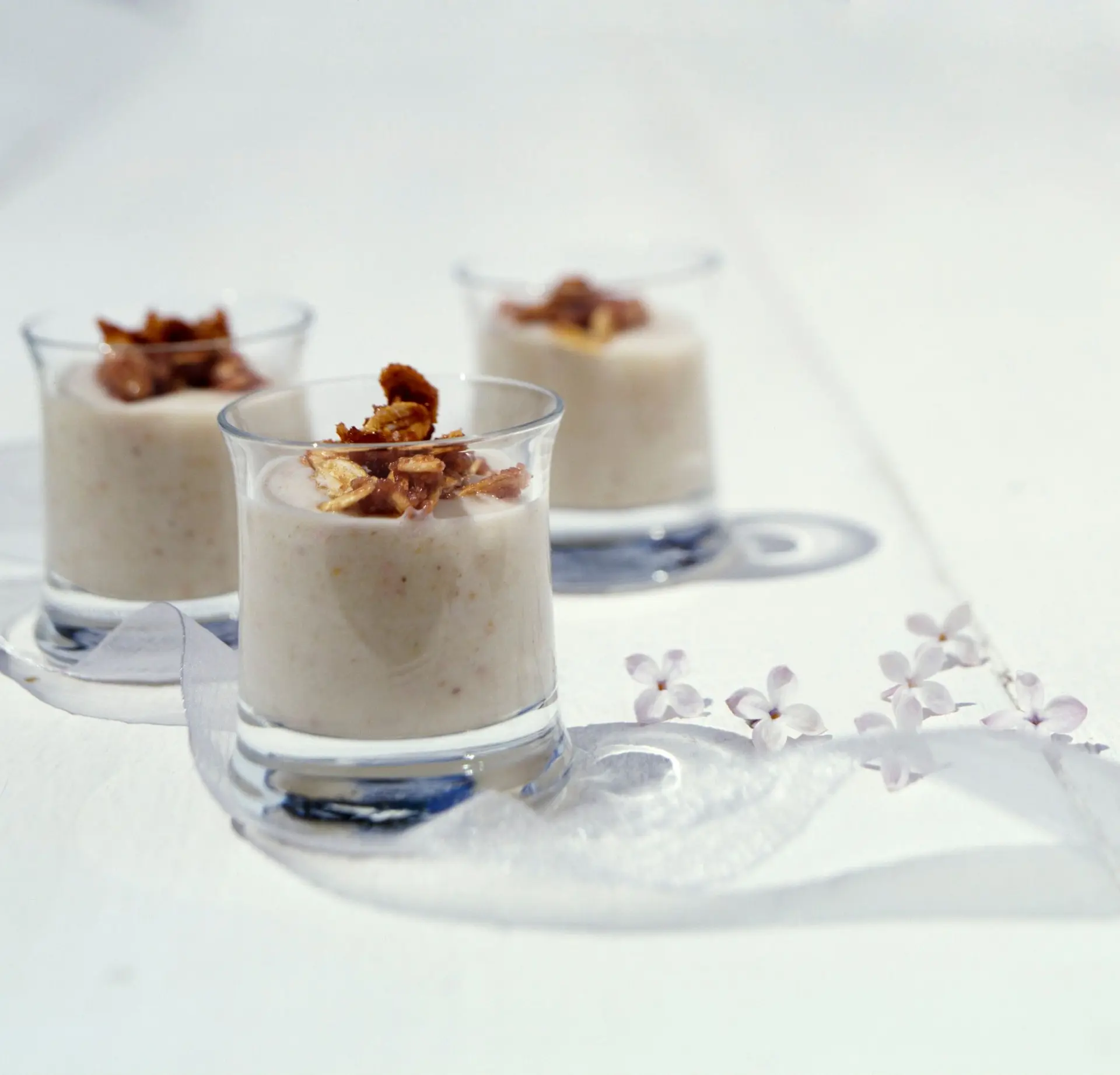 Lassi de rhubarbe aux flocons de blé