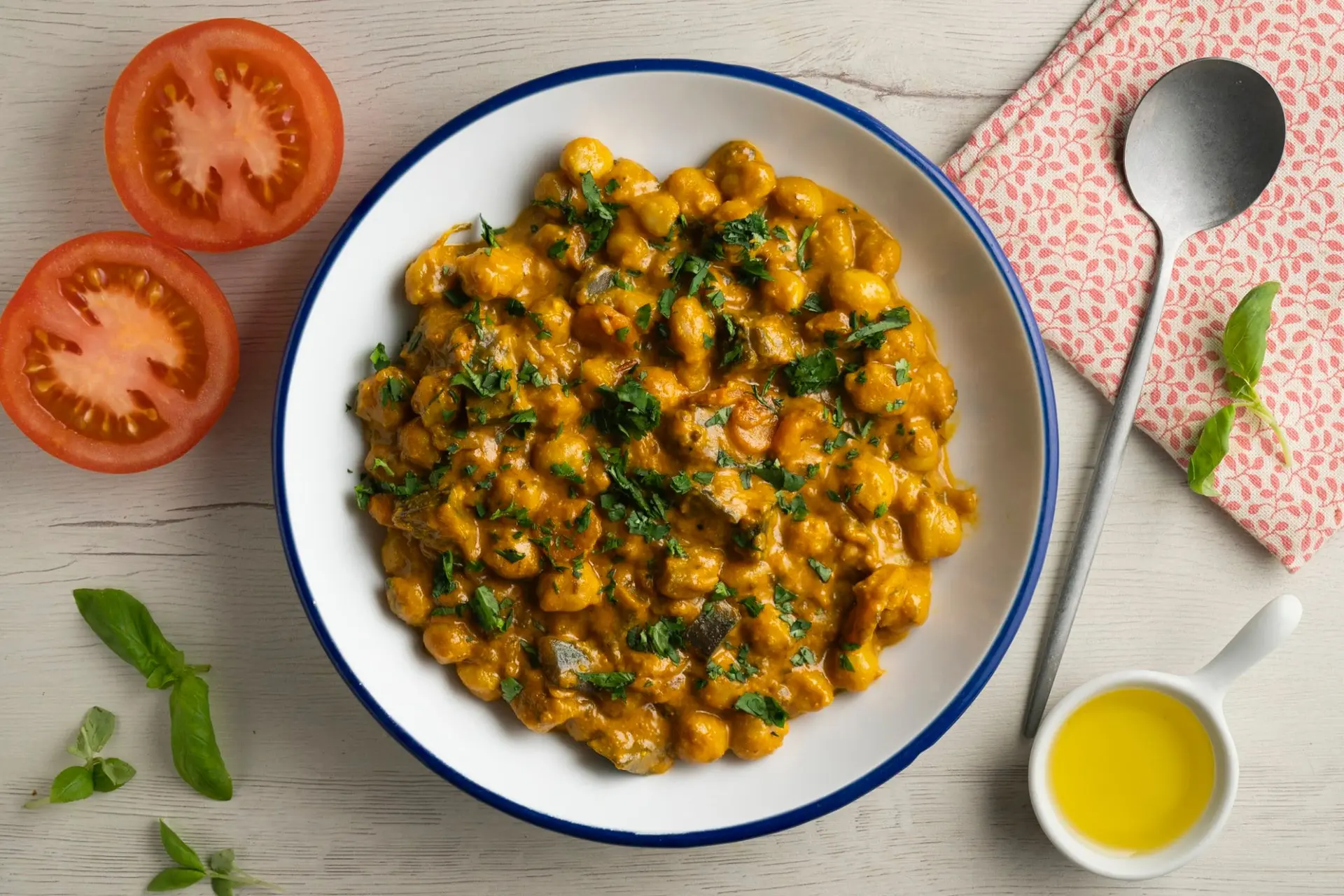 Curry de pois chiches aux aubergines et légumes
