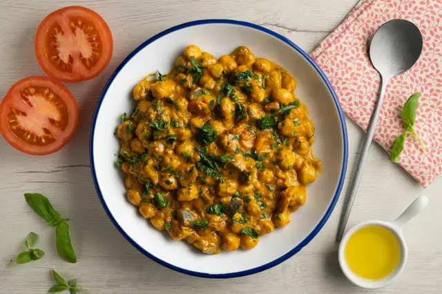 Curry de pois chiches aux aubergines et légumes