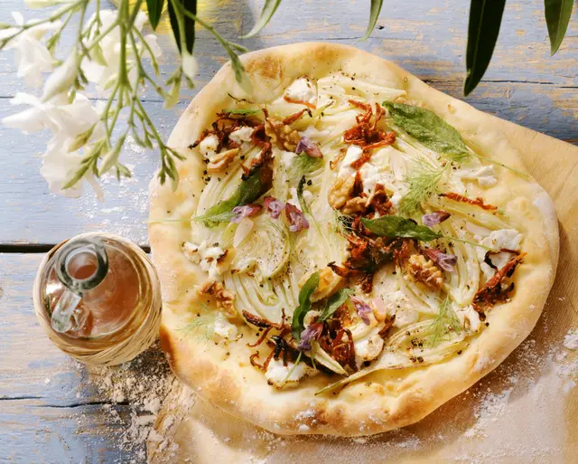 Pizza au fenouil et aux noix