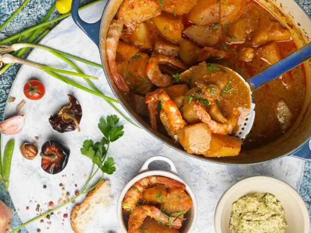 Cocotte de gambas et pommes de terre en ragoût épicé