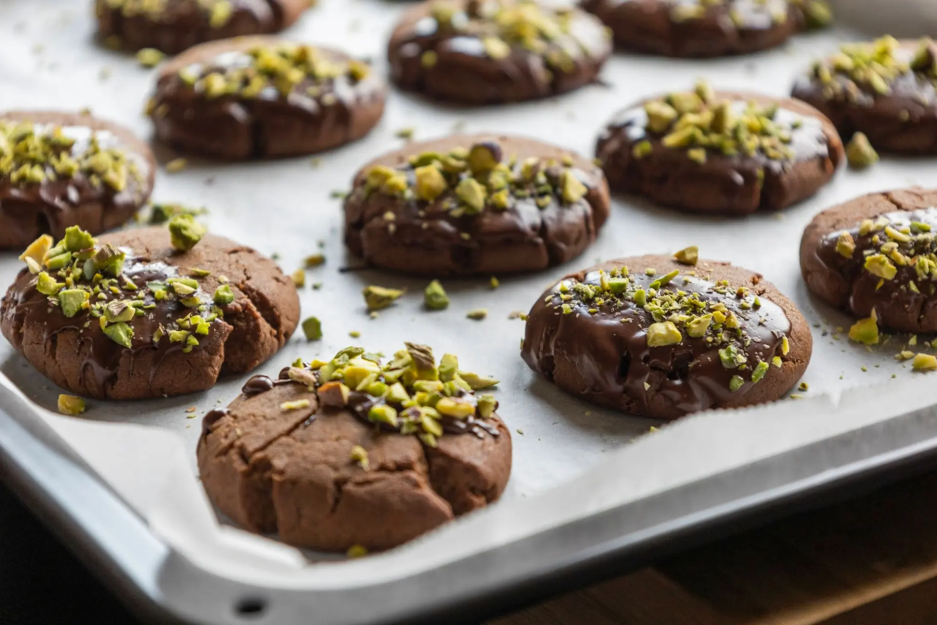 Biscuits au chocolat et pistaches hachées