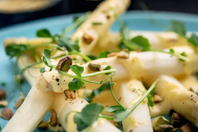 Salade d'asperges blanches et pistaches