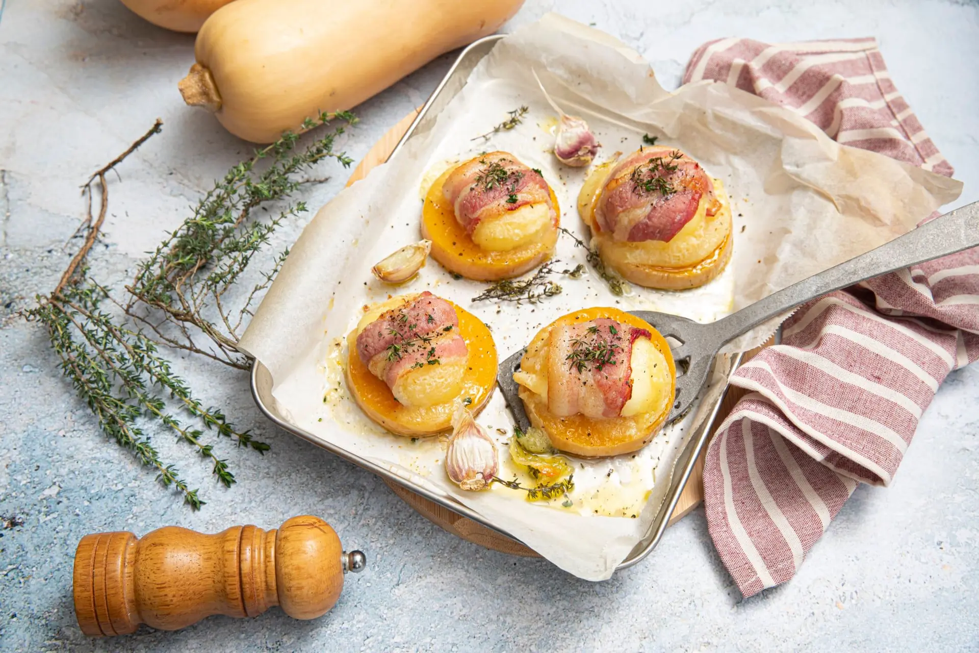 Rondelles de butternut rôties au chèvre chaud et lard fumé