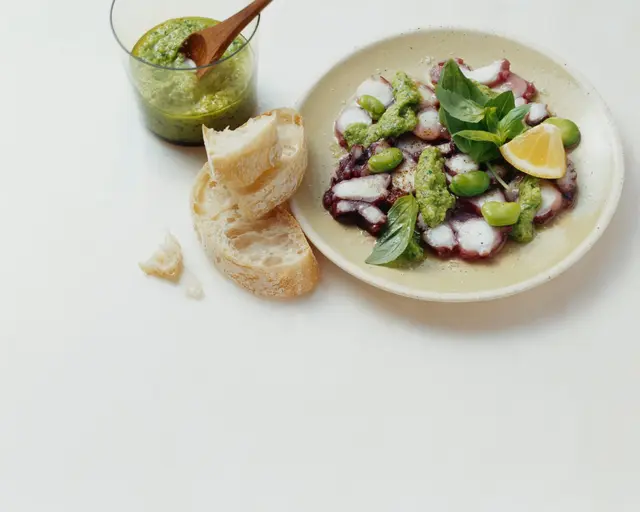Poulpe à la purée de haricots