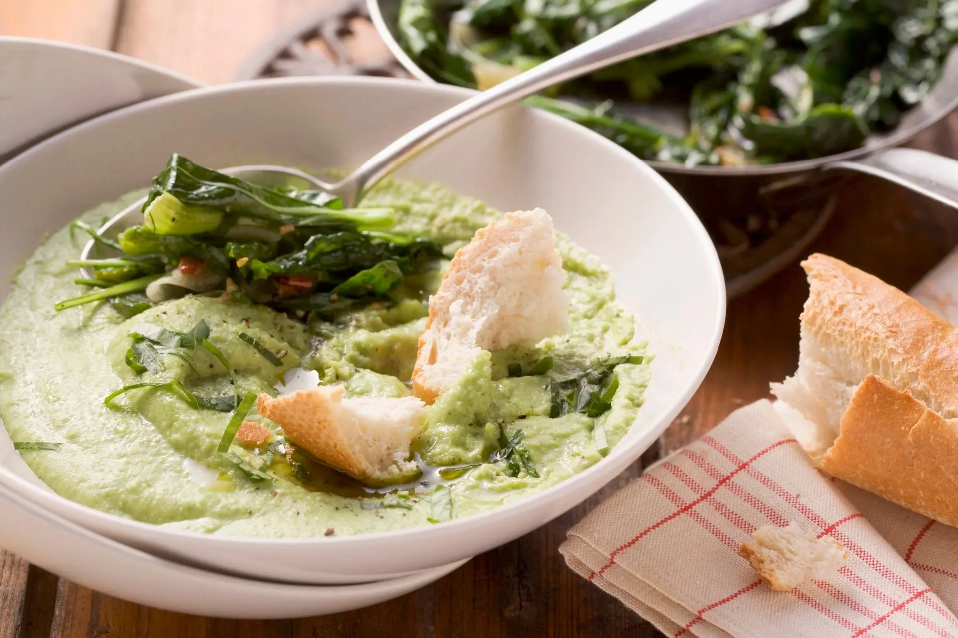 Purée de haricots avec des légumes verts épicés