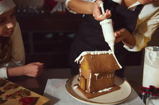Maison en pain d’épice avec glaçage