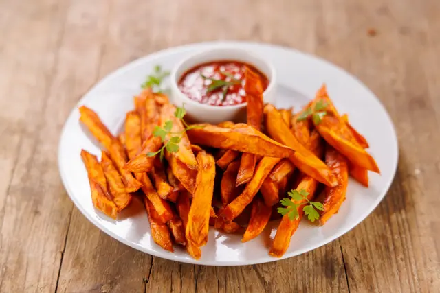 Frites de patate douce croustillantes et légères