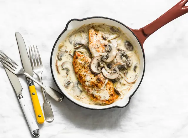 Recette filets de poulet rôtis à la créme et champignon