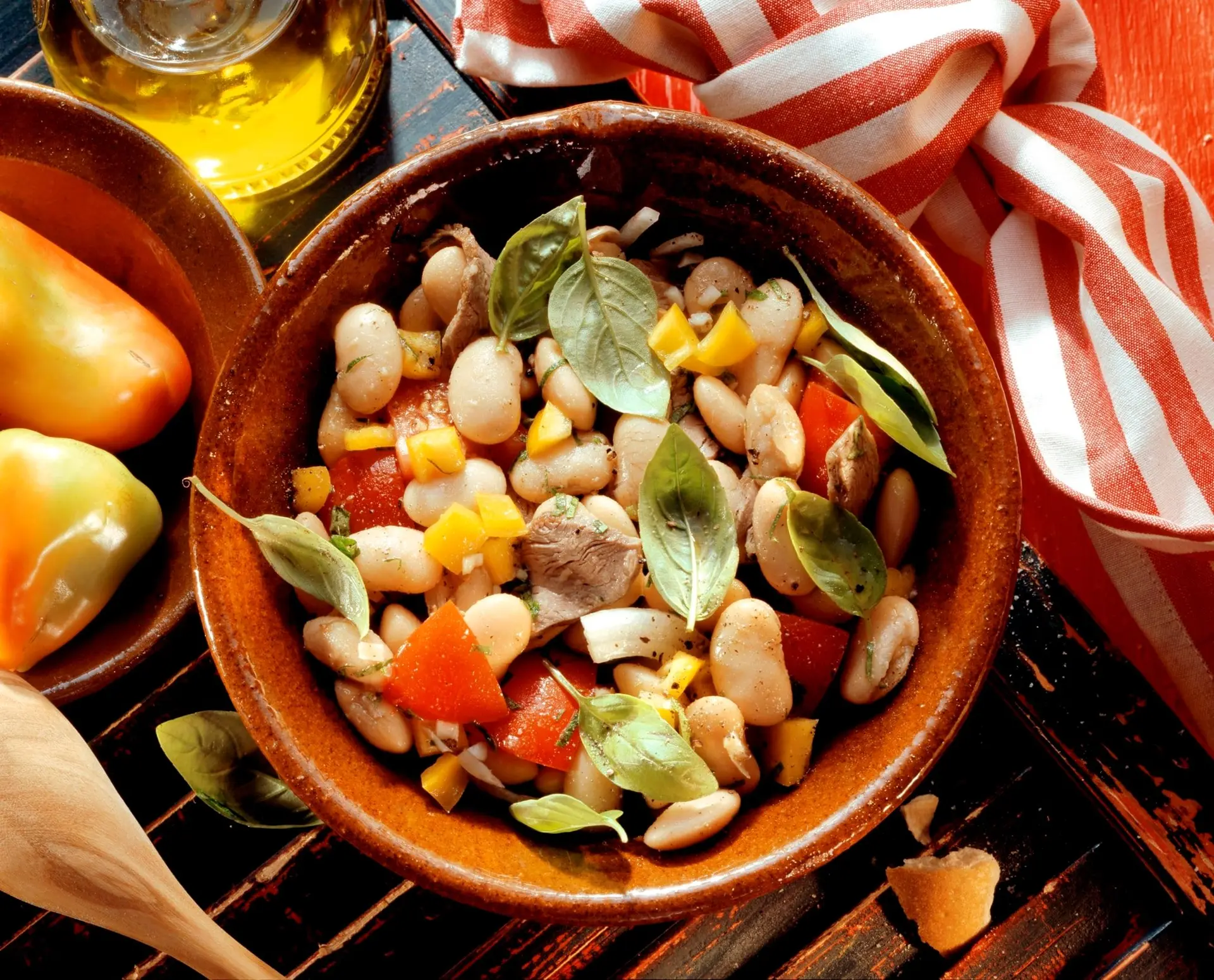Salade d'agneau basque aux haricots blancs et basilic