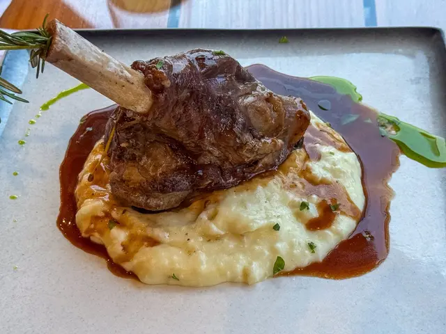 Jarret d’agneau avec purée de pommes de terre