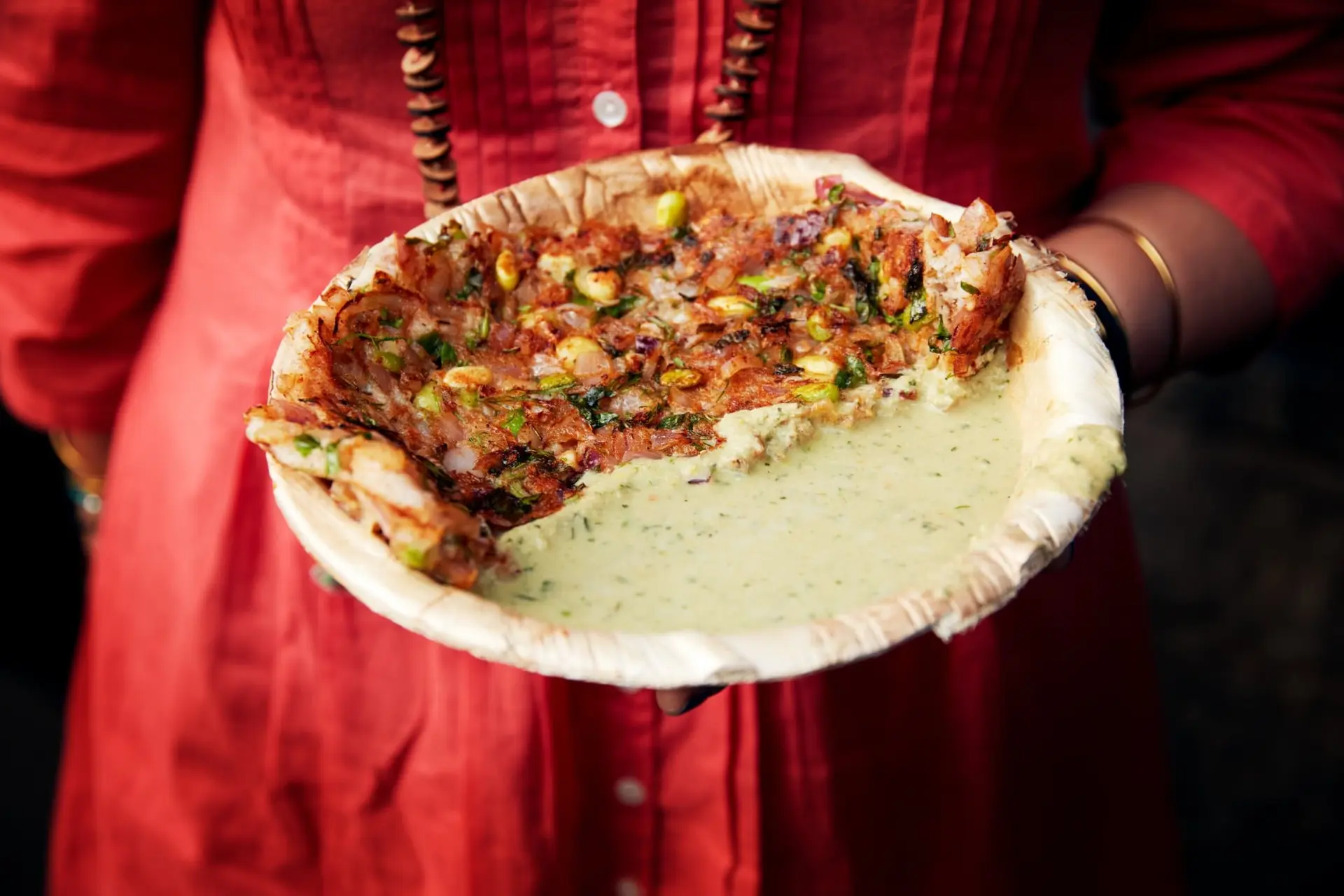 Tarte indienne aux oignons rouges, ail et fèves