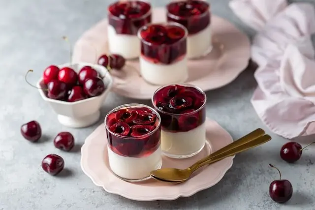 Panna cotta à la gelée de cerise
