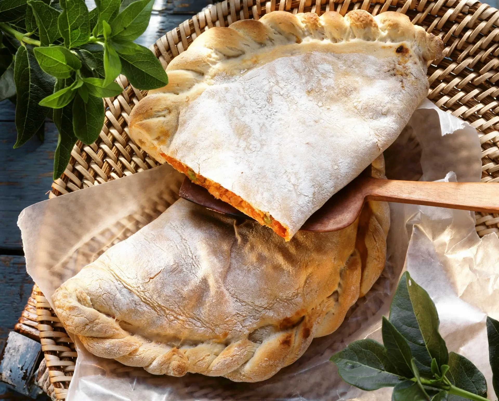 Calzone fourré au jambon et à la mozzarella