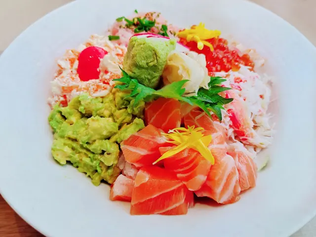 Recette assortiment de dés de sashimi avec du riz