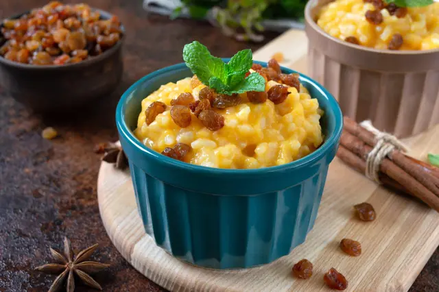 Riz au lait à la citrouille et aux raisins secs
