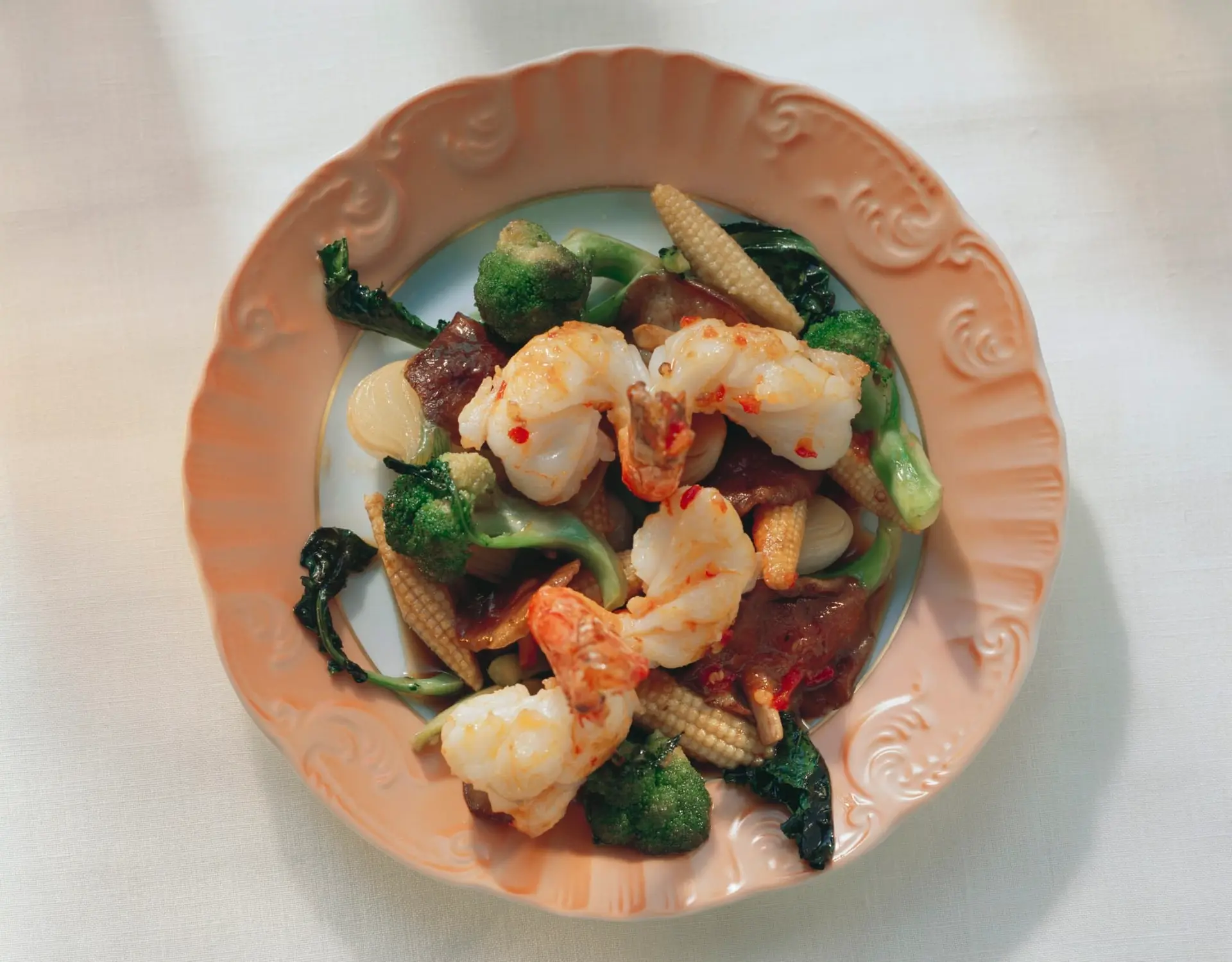 Langoustines aux légumes épicés (épis de maïs, épinards, brocolis)