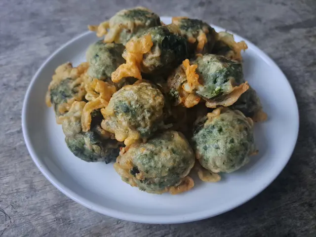 Rouleau de feuille de manioc frit