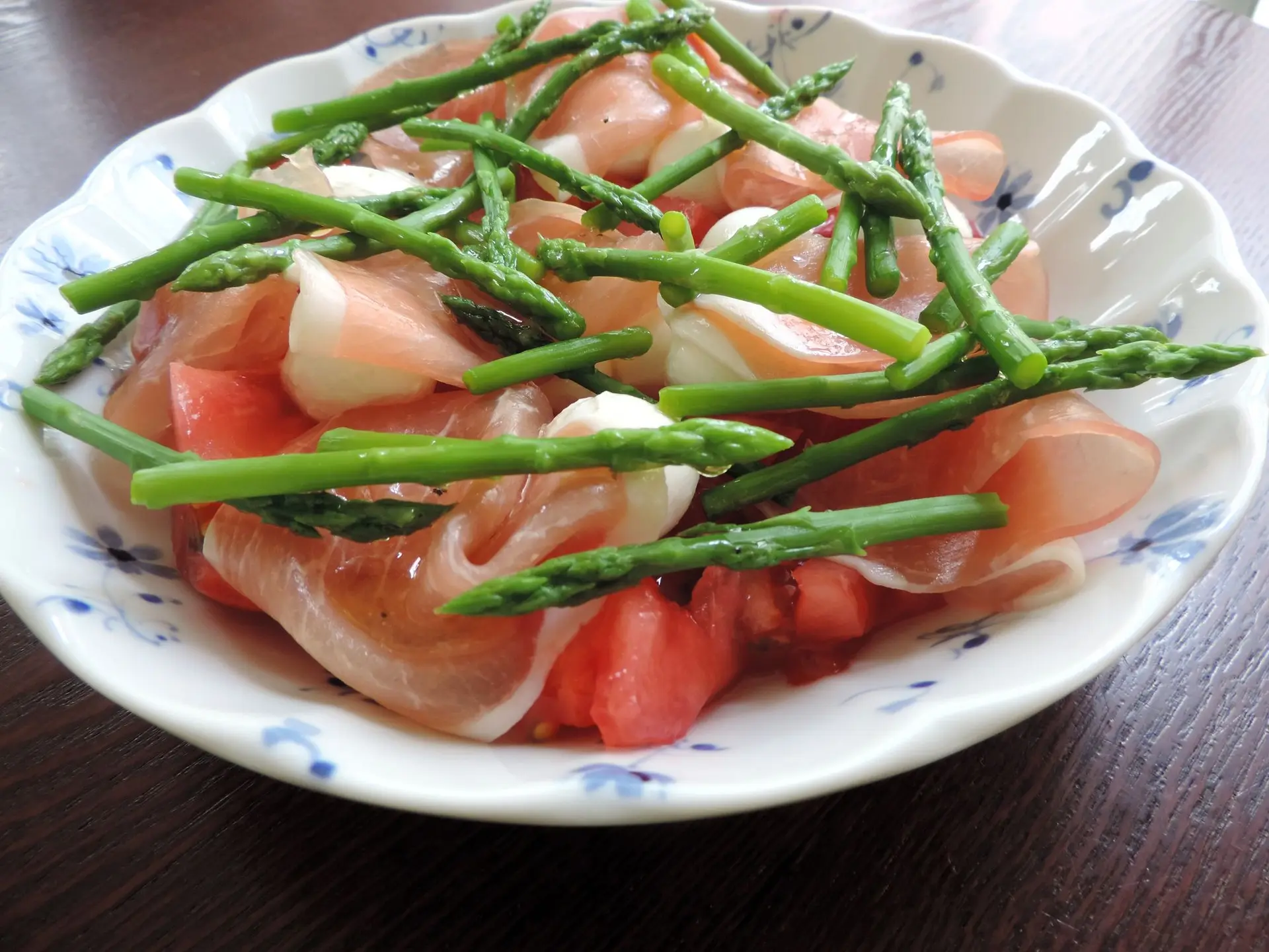 Salade de prosciutto, mozzarella et asperges