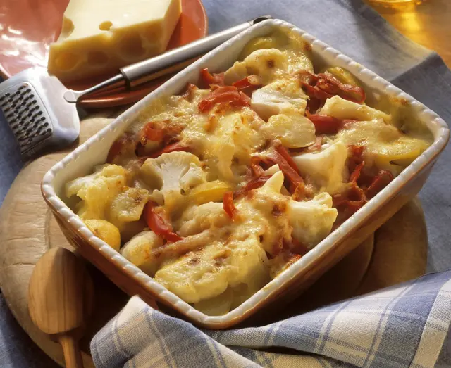 Gratin de chou-fleur et pommes de terre au bacon et paprika