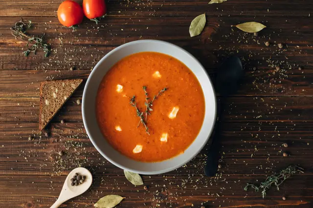 Soupe provençale à la tomate