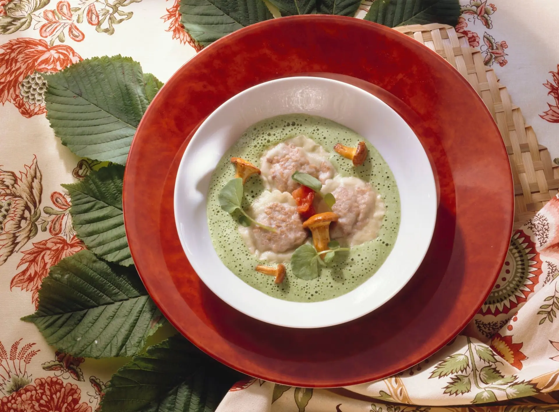 Mousse de cresson aux raviolis de chanterelles