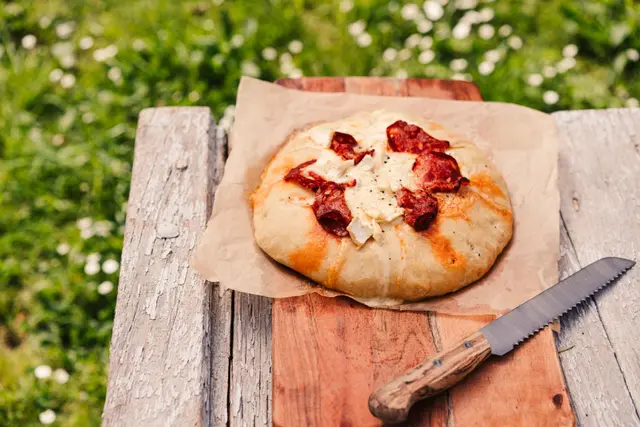 Focaccia au chorizo et fromage affiné