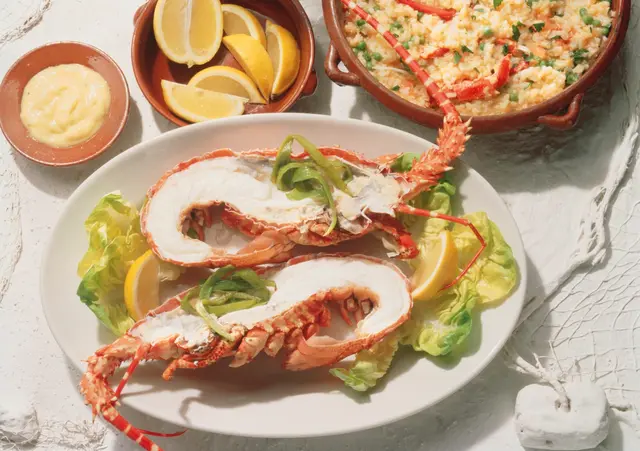 Langouste avec riz et ail