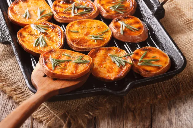 Patates douces grillées au romarin