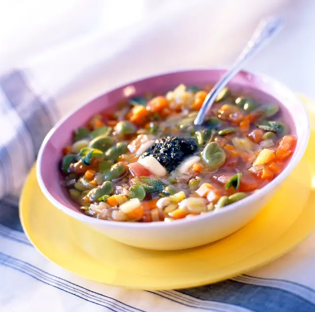 Soupe de fèves à la menthe