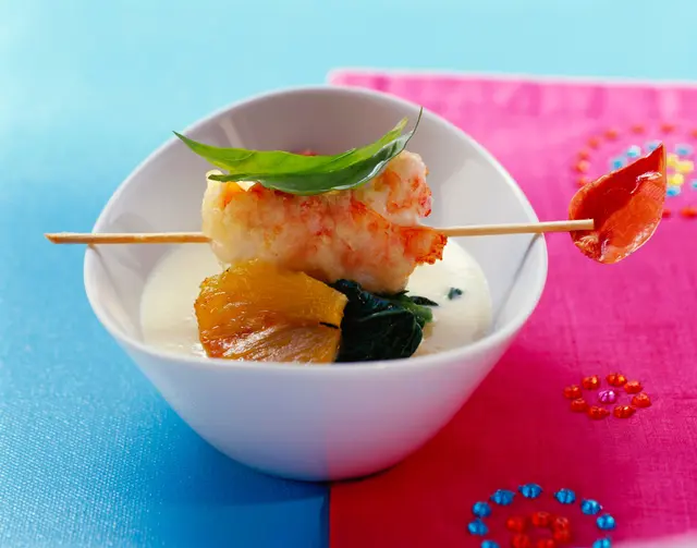 Langoustines en tempura d'amandes sur soupe de polenta