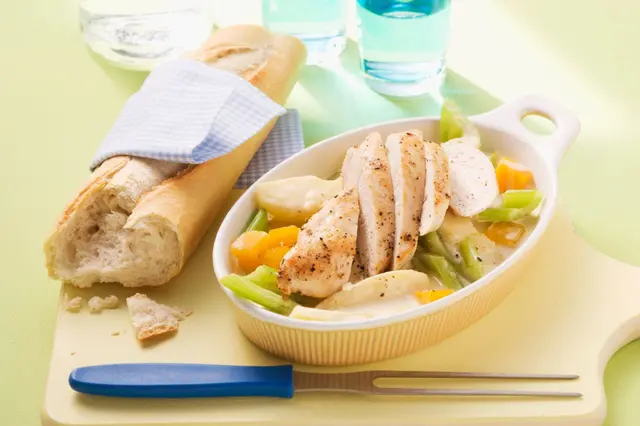Blanc de poulet sur lit de légumes crémeux